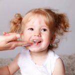 Naprstak za čišćenje jezika, desni i zubića kod beba i dece